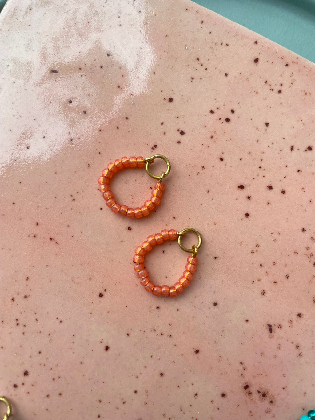 Ohrring Charm aus Perlen