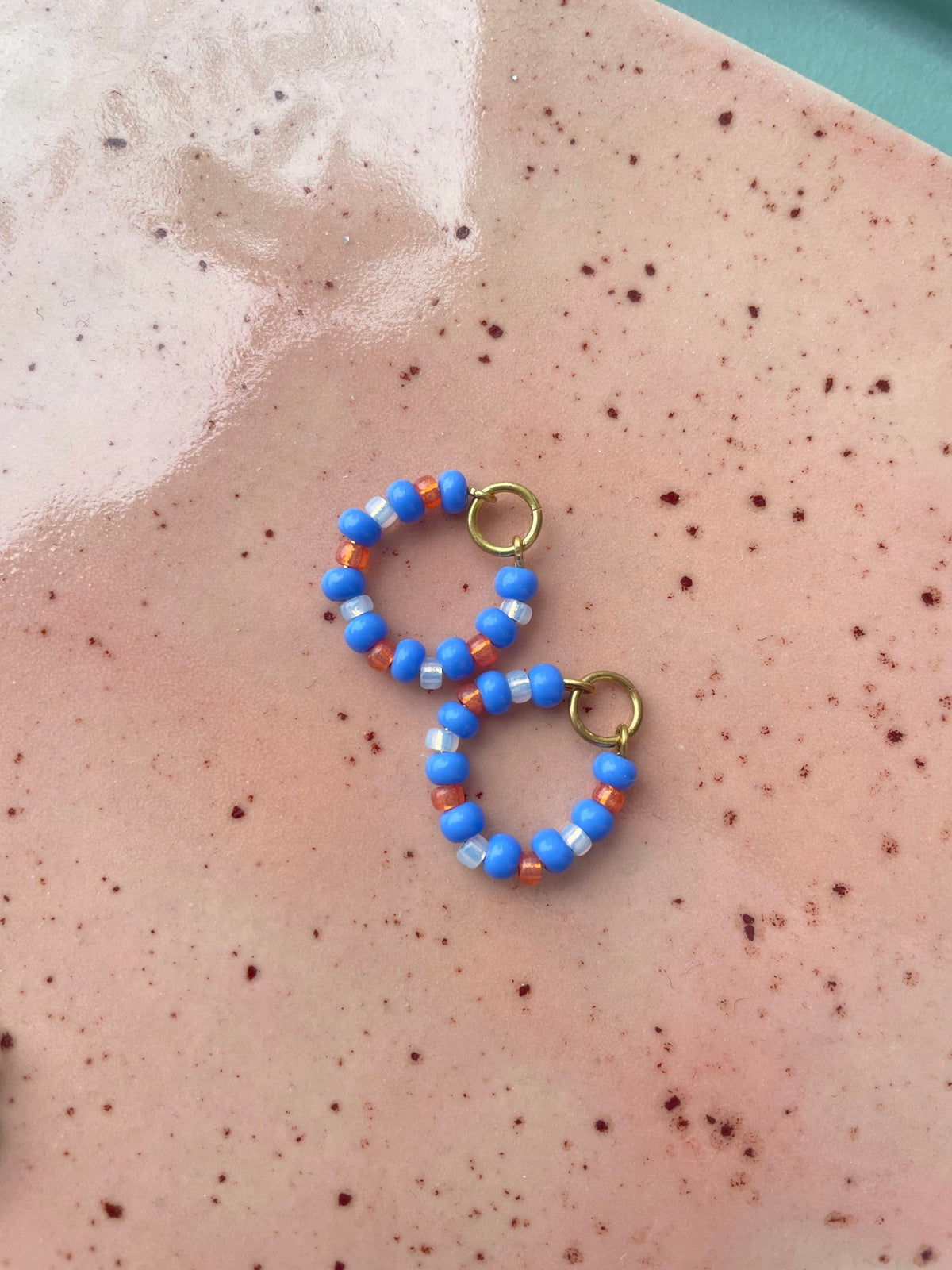 Ohrring Charm aus Perlen
