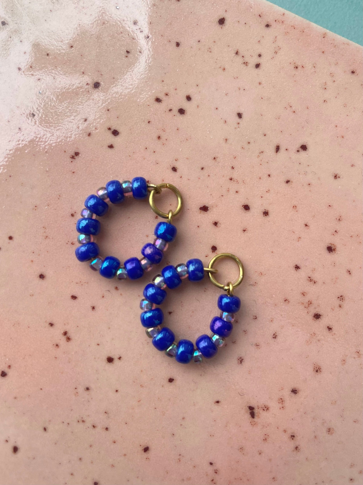 Ohrring Charm aus Perlen